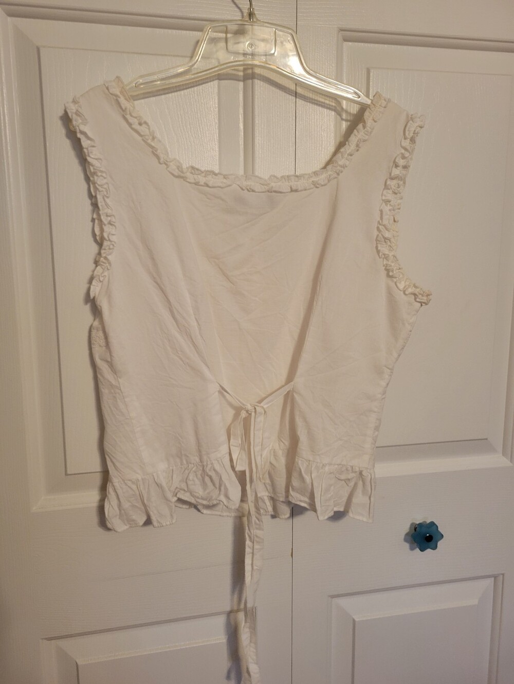Cropped White Ruffle-Trim Button Front Blouse - Picture 4 of 4
